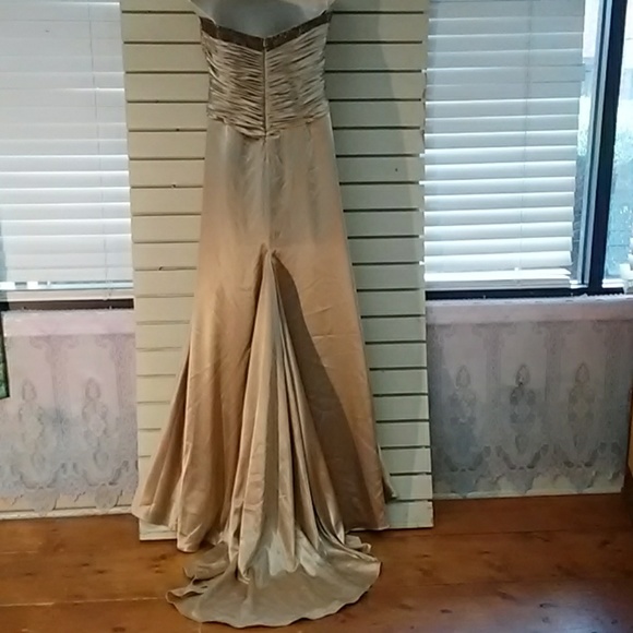 Gold beaded formal dress with fishtail backing - Picture 4 of 7